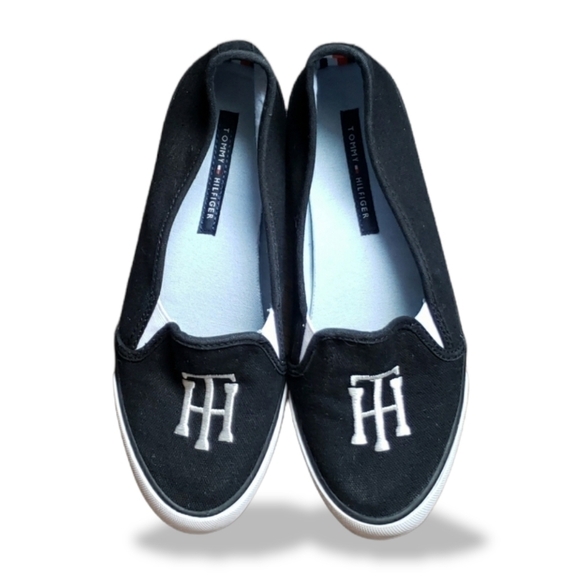 𝅺Tommy Hilfiger Black Slip On Canvas Flats Womans 7 - Picture 1 of 9